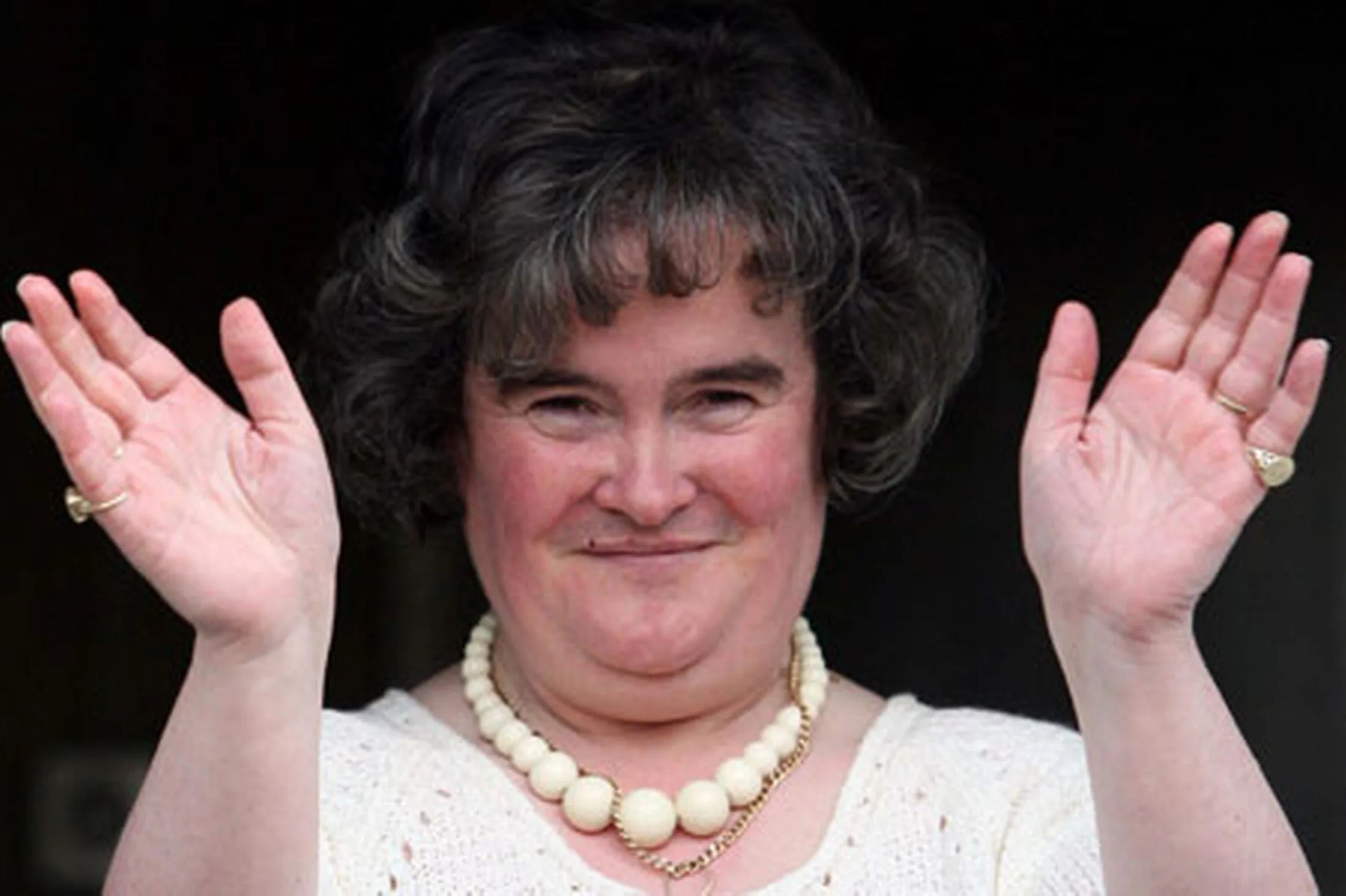 Aos 53 anos, Susan Boyle anuncia que está namorando pela primeira vez