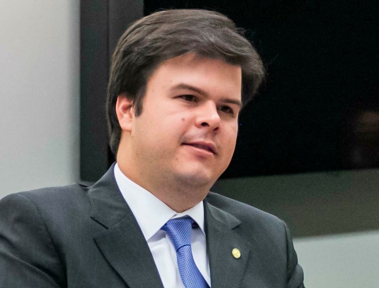 Ministro diz que País precisa de investimento privado