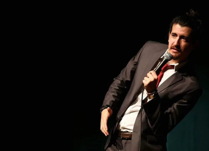 Comediante Afonso Padilha chega ao ES pela primeira vez para show em Vila Velha