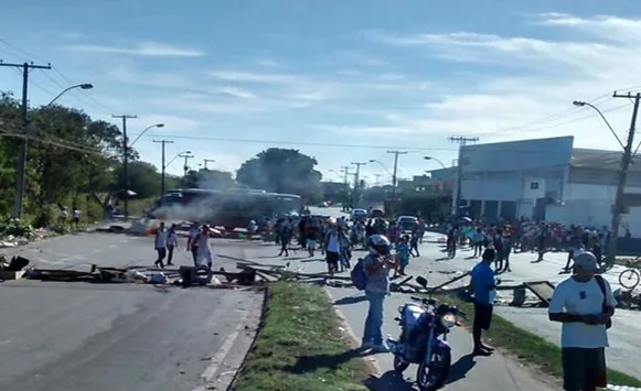 Após quase três horas de protesto, avenida é liberada na Serra