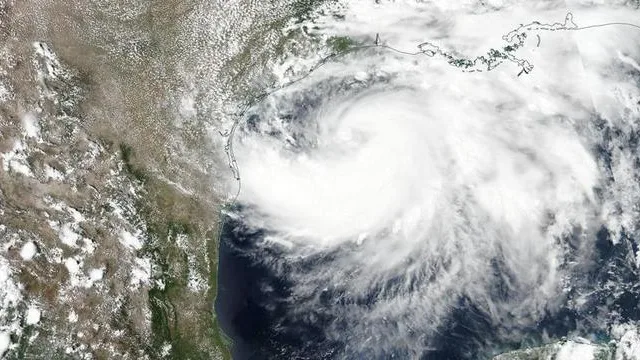 Tempestade tropical Isaías pode se tornar furacão