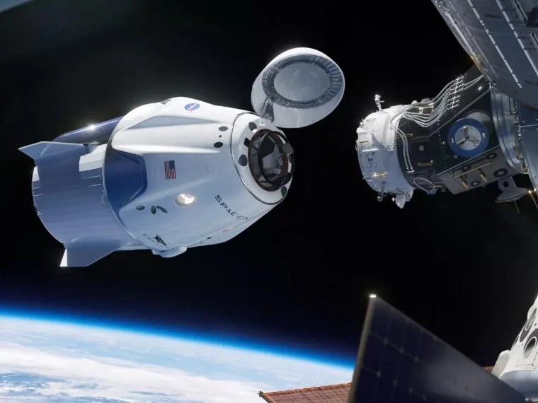 Astronautas da NASA completam missão no espaço a bordo da SpaceX