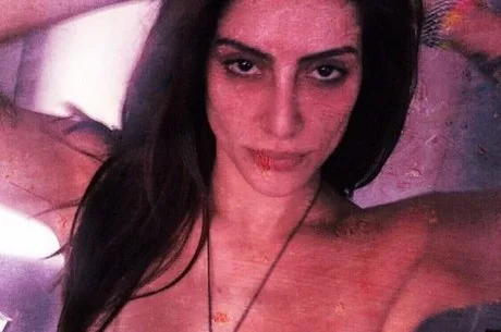 Clique caliente! Rômulo Neto tira foto de Cleo Pires de topless