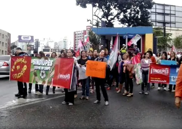 Professores encerram protesto na subida da Terceira Ponte