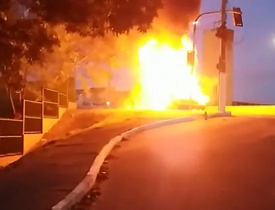 Carro que levava fiéis para realizar culto pega fogo em Vila Velha