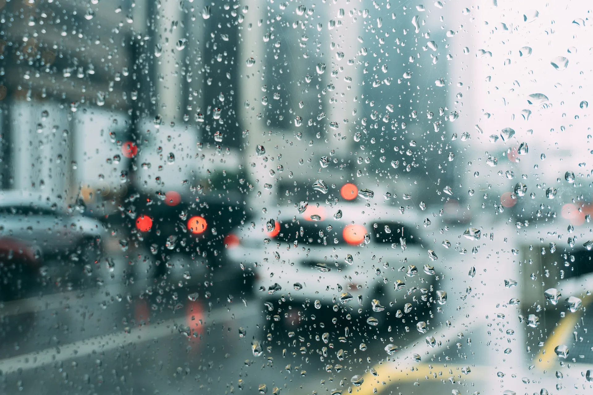 Tempo instável e pancadas de chuva dão as boas-vindas a outubro