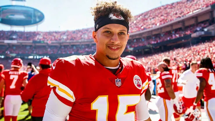 Mahomes supera marcas de Tom Brady e inicia dinastia com os Chiefs na NFL