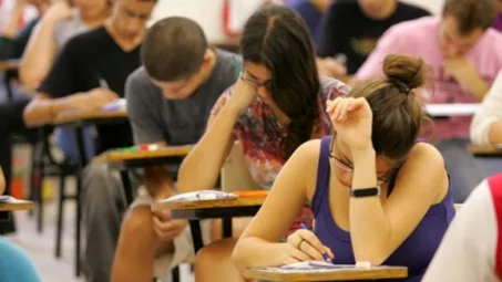 Mais de 500 mil estudantes zeraram redação do Enem 2014