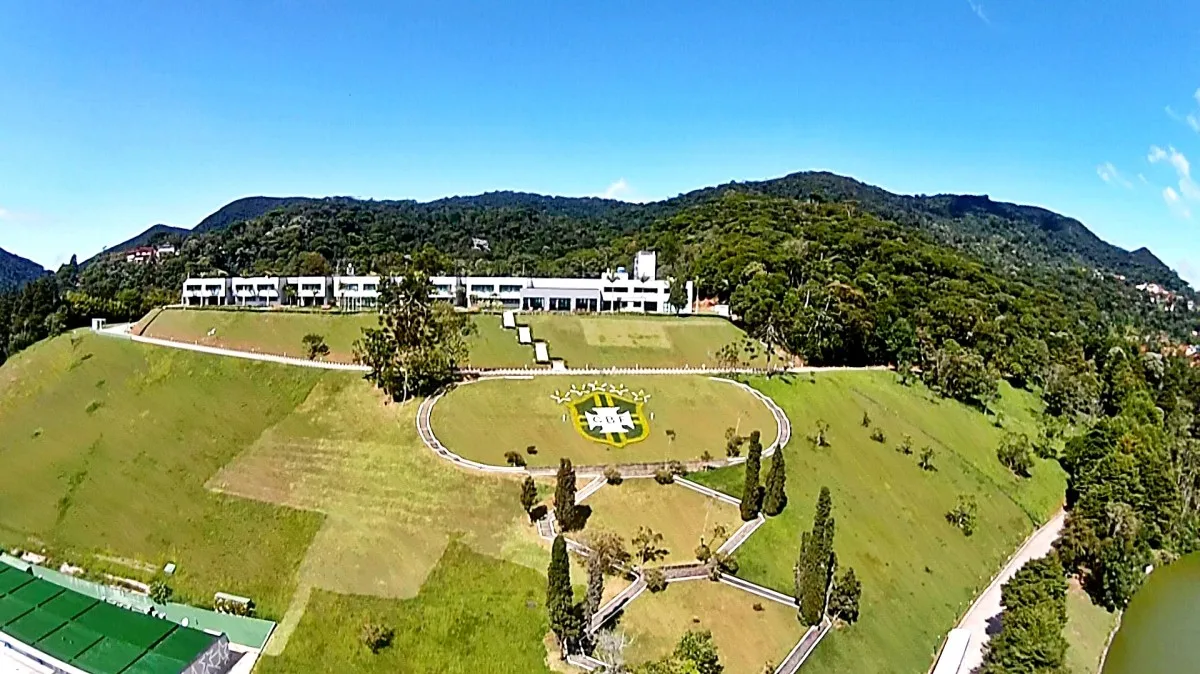 Com divisória nas mesas e sem vestiário, CBF prepara Granja Comary para seleções