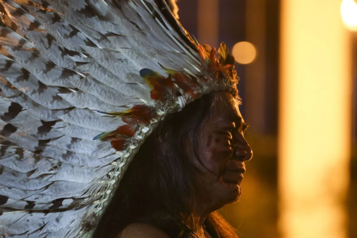 Ritual indígena Toré, que une dança, religião e luta, durante abertura da exposição Índios: Os Primeiros Brasileiros, no Memorial dos Povos Indígenas, em Brasília.