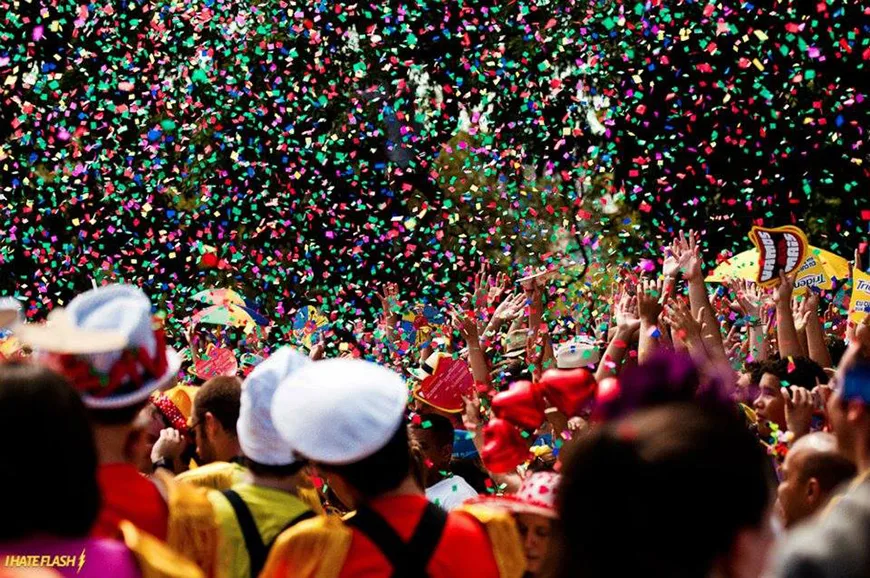 Quer estar no pique para aguentar os dias de folia durante o Carnaval? Veja dicas de exercícios e alimentação!