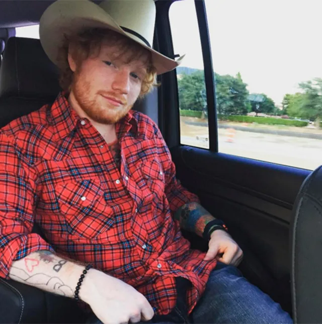Ed Sheeran revela que já bateu em Justin Bieber com um taco de golfe