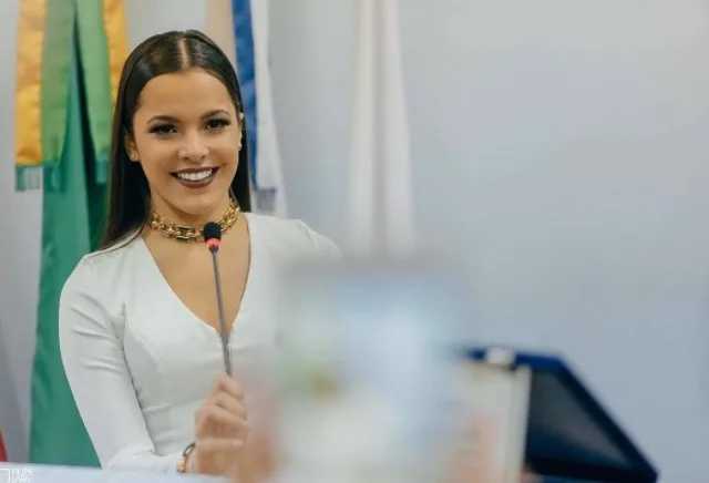 Emilly convida tia para ser faxineira em sua casa, mas a proíbe de levar os filhos