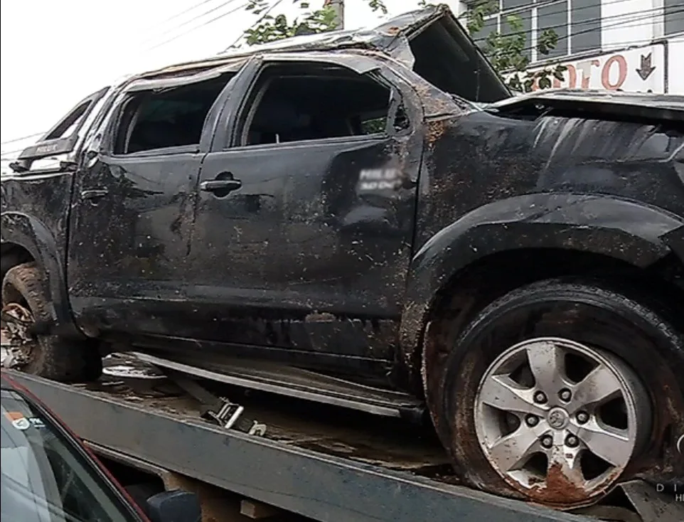 Policial aposentada esquece chave em bar, tem carro furtado e criminoso capota com veículo em VV