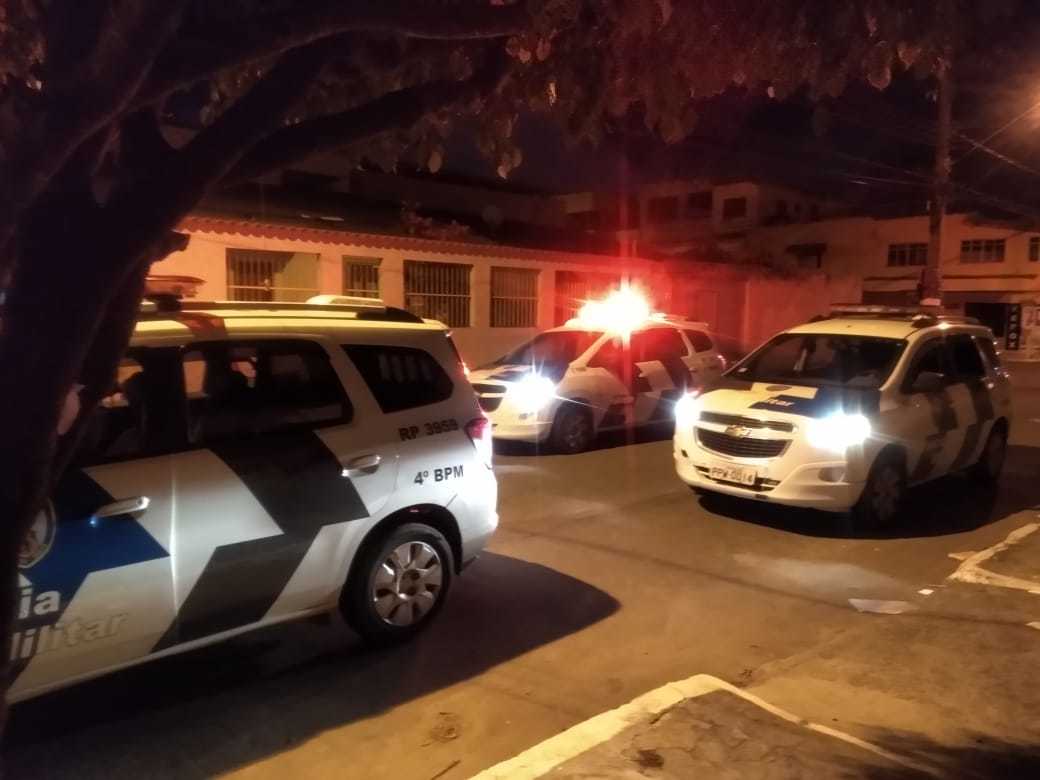 Casa é atingida por tiros durante a madrugada em Vila Velha