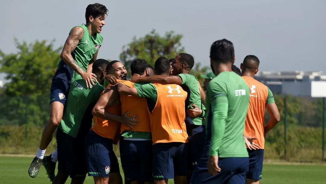 Diretoria do Fluminense oficializa a contratação de atacante Lucão até 2020