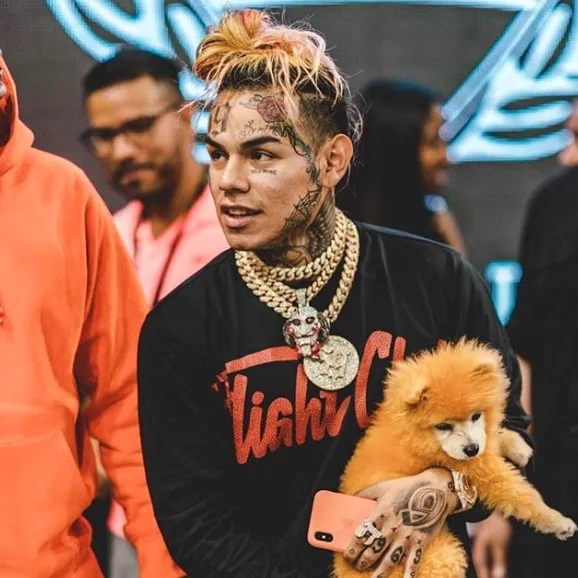 Rapper 6ix9ine sofre sequestro relâmpago e afirma ter visto o espírito de XXXTentacion