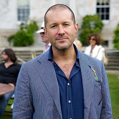 Saída de Jony Ive faz Apple perder US$ 8 bi