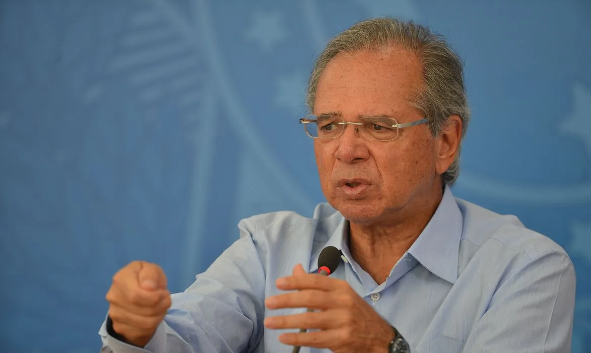 O ministro da Economia, Paulo Guedes. fala à imprensa no Palácio do Planalto