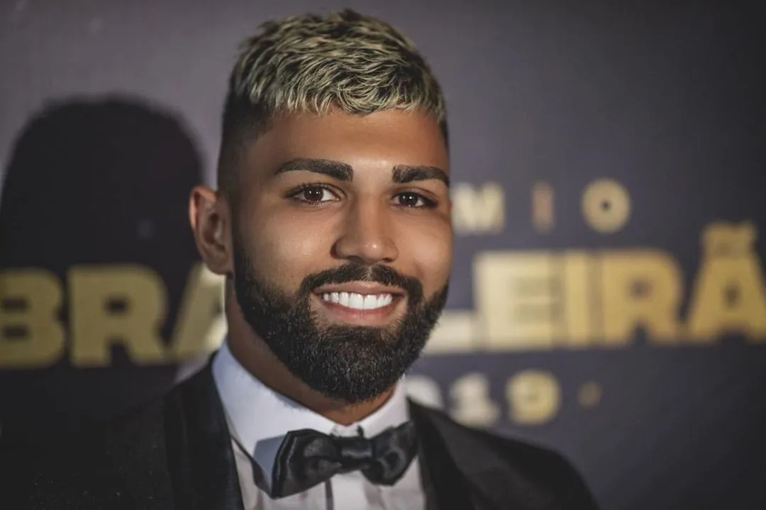 Gabigol completa 24 anos de idade com festa na pandemia e presença de Rafaella Santos