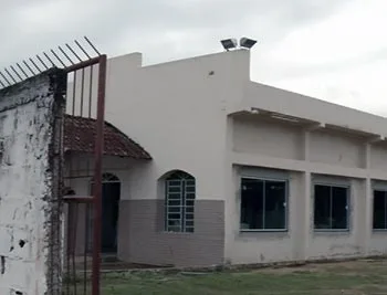 Homem é detido ao ser flagrado roubando instrumentos musicais de igreja na Serra