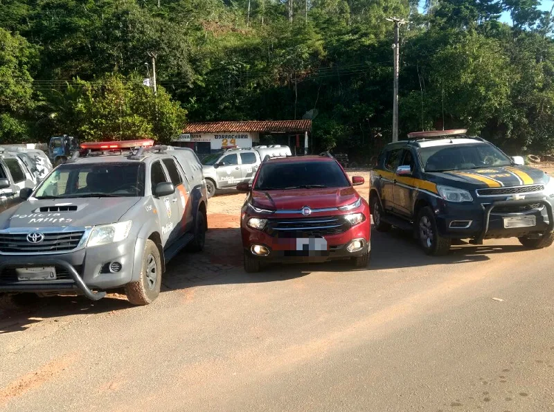 Operação Égide: carro roubado no Complexo do Alemão é recuperado e dois são presos em Mimoso do Sul