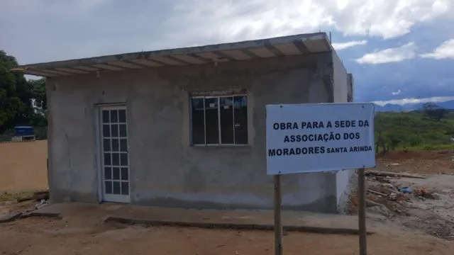 Guarapari: Moradores de Santa Arinda vendem marmitas para construir associação do bairro