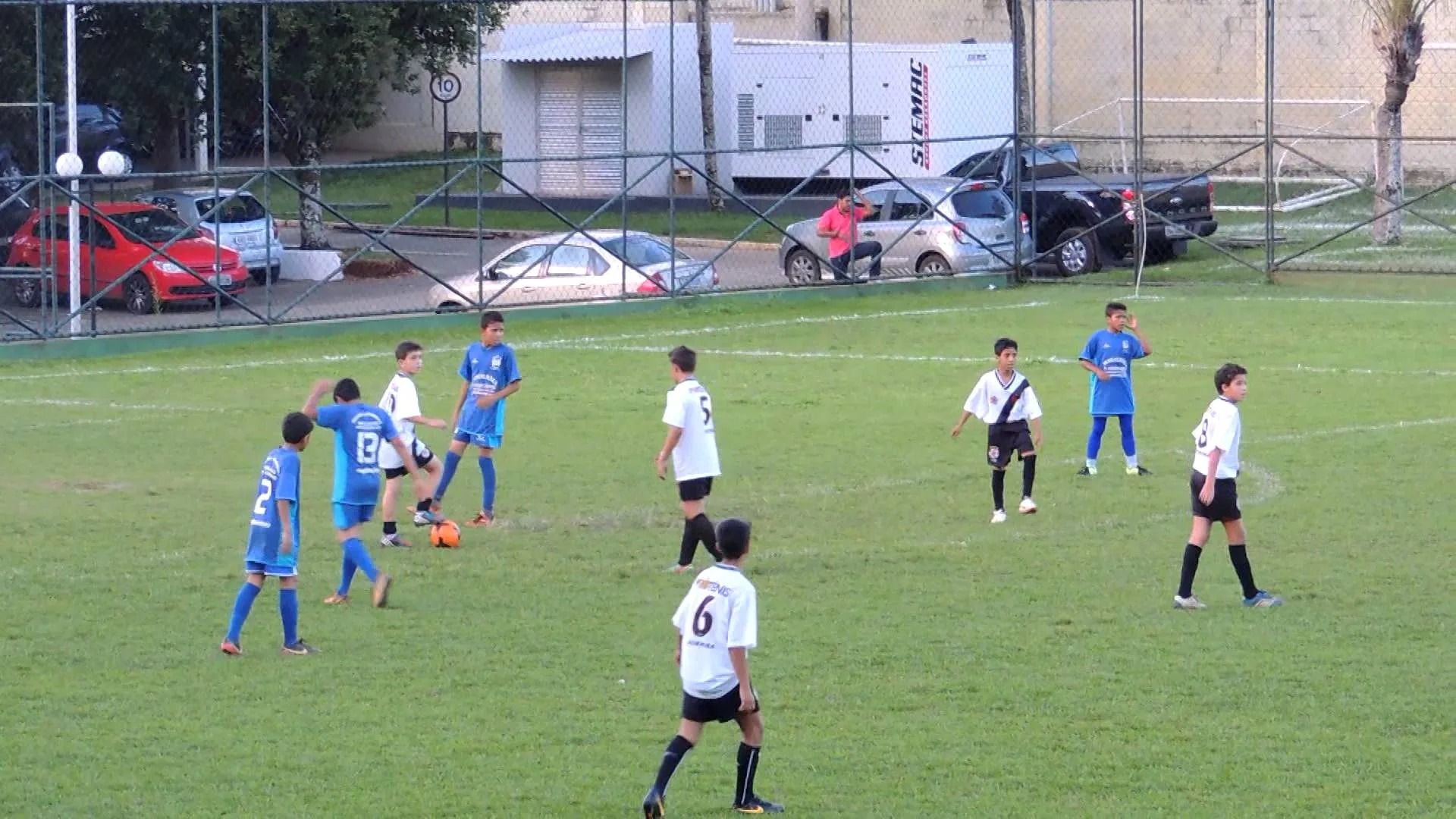 Equipes da Escolinha do Zico, Vasco e Botafogo disputam competição em Itapemirim