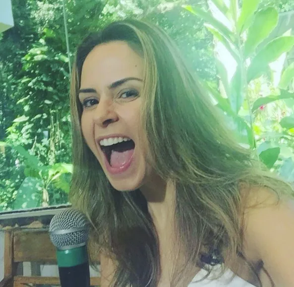 Olha ela! Ana Paula comemora a eliminação de Renan do BBB 16