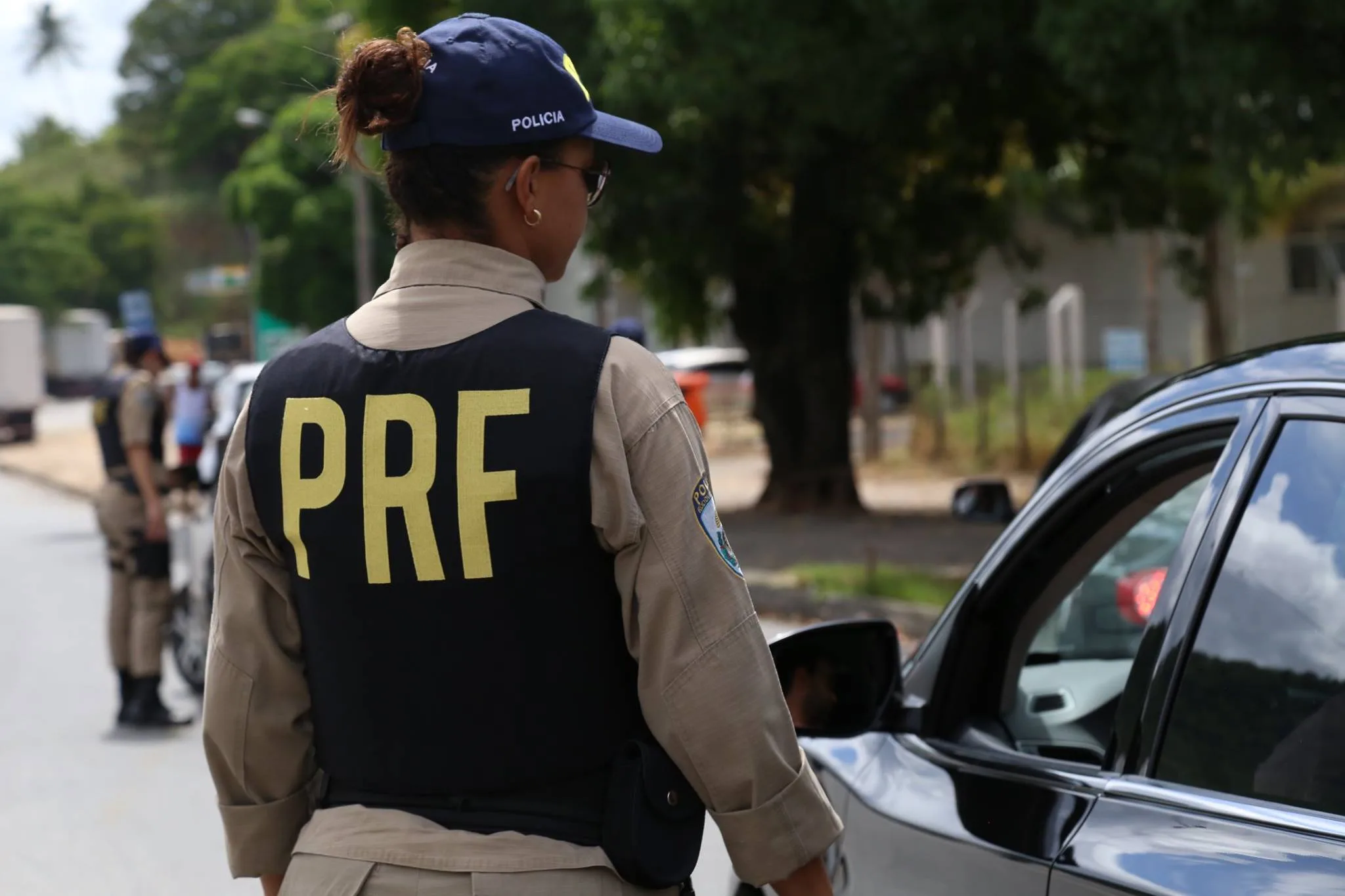 Carro é apreendido transportando combustível furtado em Cariacica; litro era vendido a R$ 3,50 na Serra