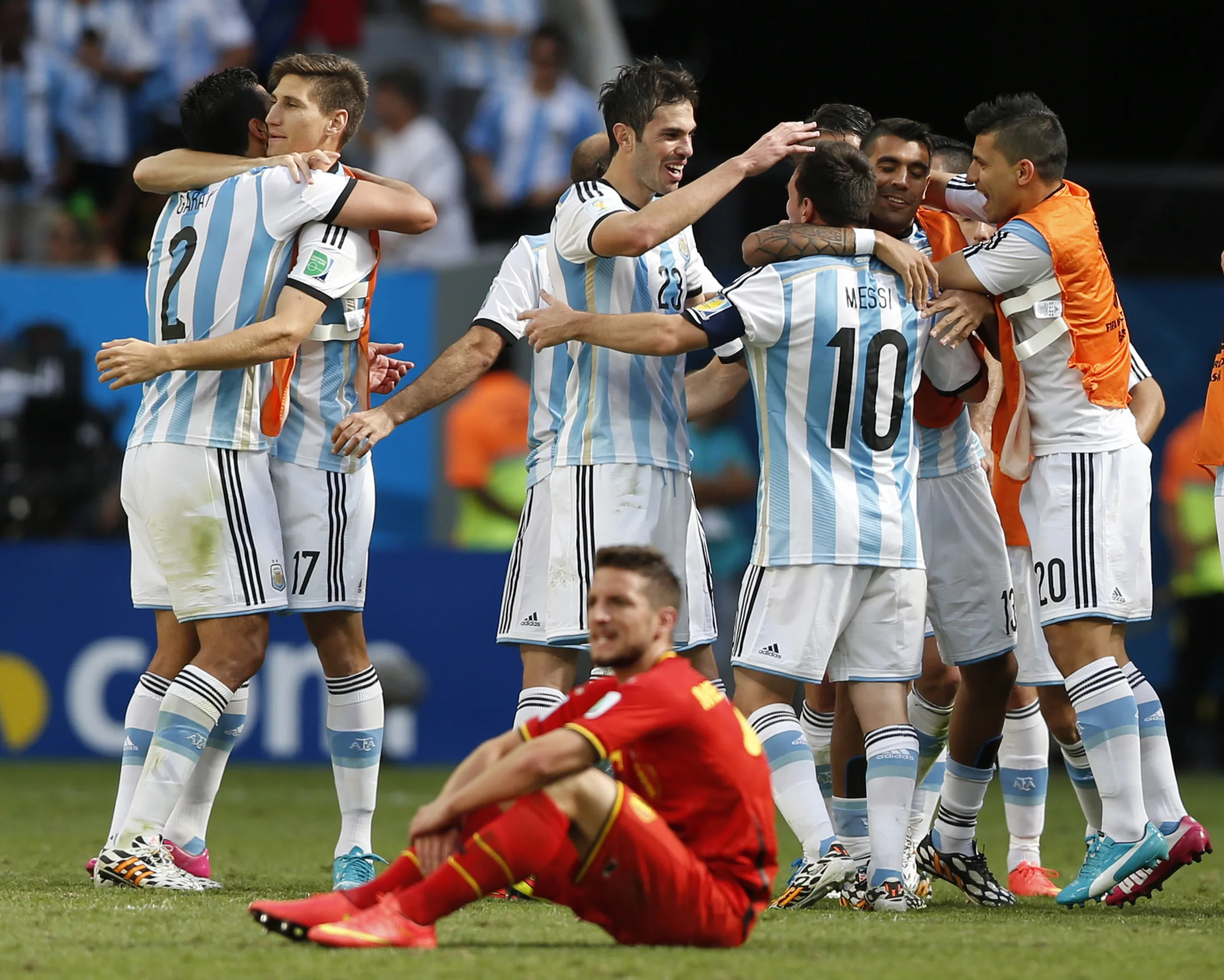 RJ – COPA DO MUNDO/ARGENTINA X BÉLGICA – ESPORTES – Jogadores da Argentina comemoram vitória sobre a Bélgica, no Estádio Nacional (DF), neste sábado (05), pelas quartas de final da Copa do Mundo de 2014. 05/07/2014 – Foto: ERNESTO CARRIÇO/AGÊNCIA O DIA/AGÊNCIA O DIA/ESTADÃO CONTEÚDO