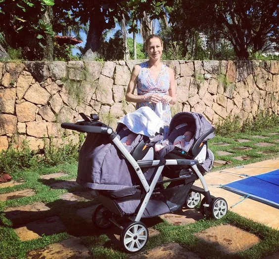 Luana Piovani mostra primeiro banho de sol dos gêmeos, Bem e Liz!