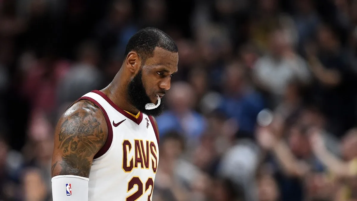 LeBron faz 41 pontos, iguala marca histórica de Jordan e Cavaliers vence mais uma