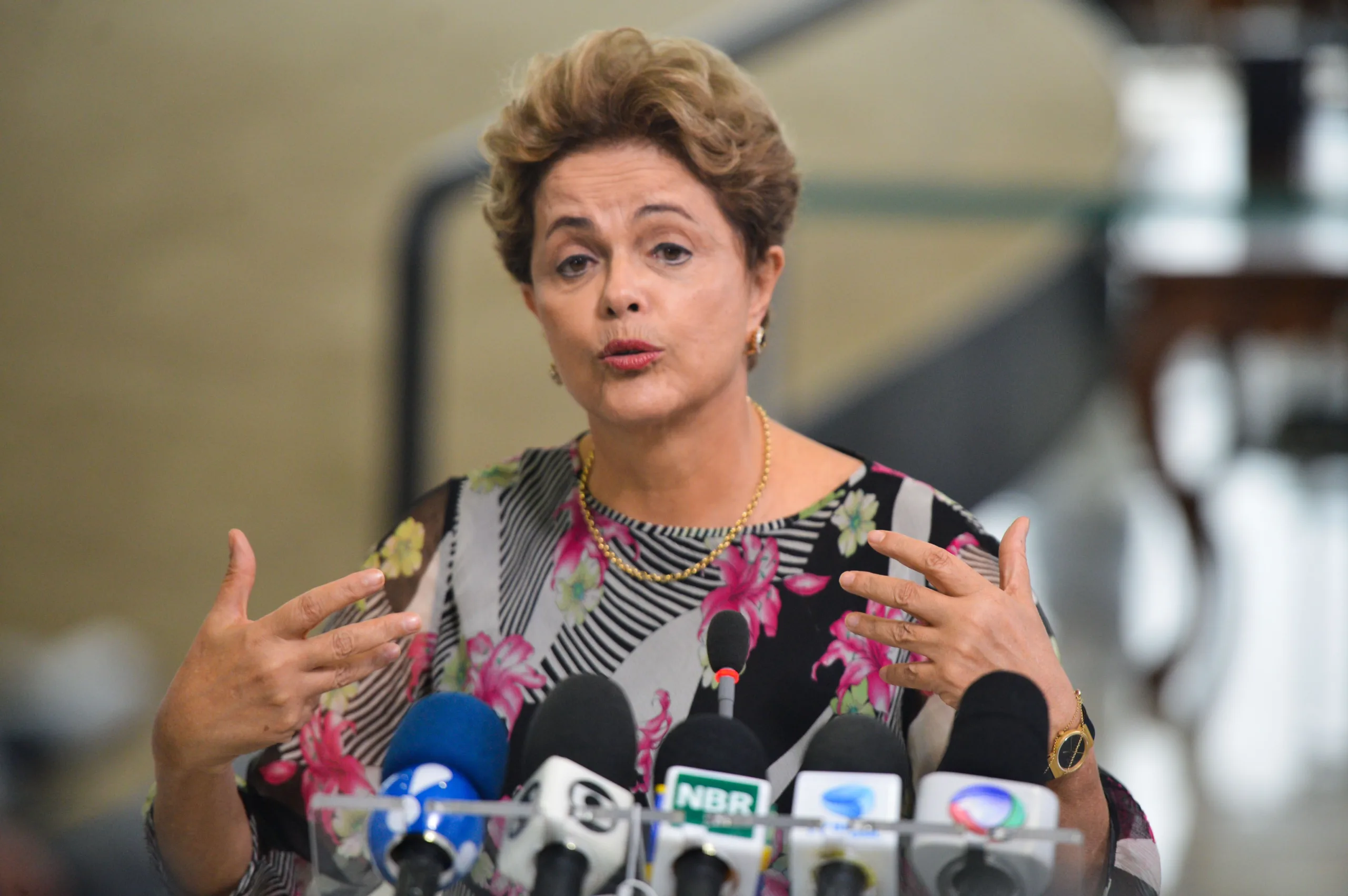 A presidenta Dilma Rousseff participa da cerimônia de entrega do 28º Prêmio Jovem Cientista, no Palácio do Planalto (José Cruz/Agência Brasil)