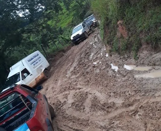 Apesar de interdição em rodovia, motoristas se arriscam em estrada de Castelo