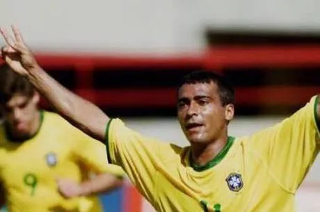 Neymar homenageia Romário e ex-jogador responde: 'Moleque bom'