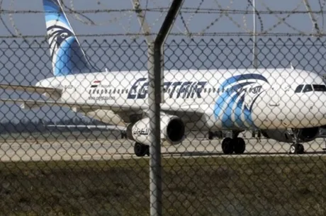 Gravador de avião da EgyptAir que caiu no mar registra a palavra "fogo"