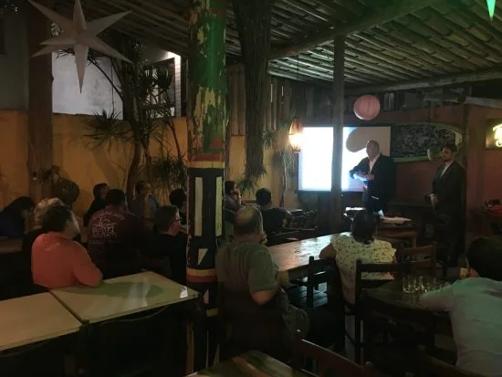 Representantes de Beach Club em Guarapari se reúnem com moradores de Meaípe