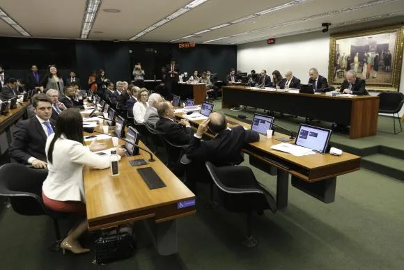 Câmara pode votar mudanças no sistema eleitoral nesta terça-feira