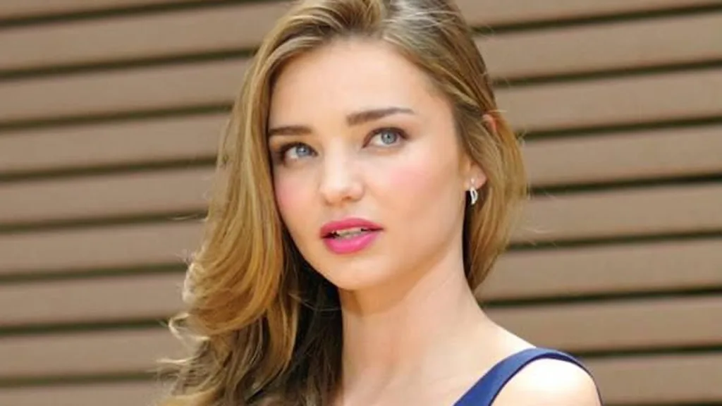 Miranda Kerr dá à luz seu segundo filho, Hart