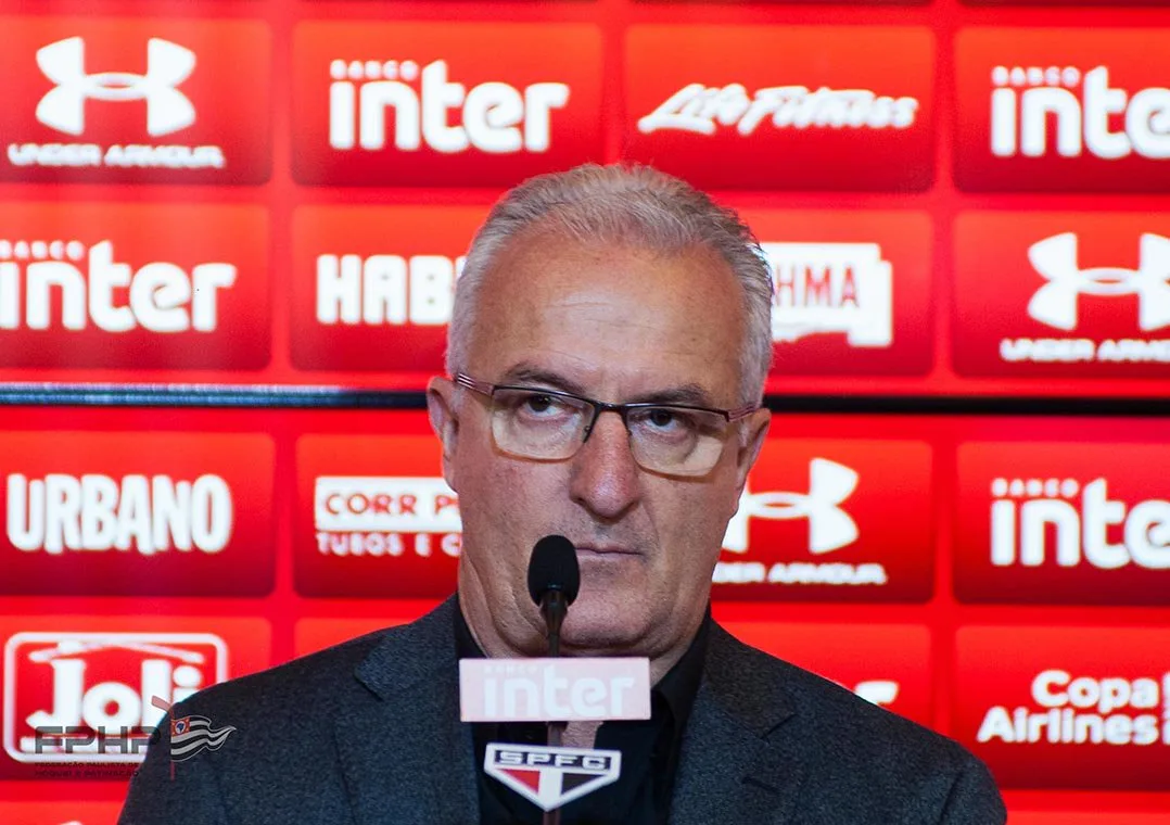 São Paulo reclama da arbitragem e Dorival detona: 'Comem barriga a todo momento'