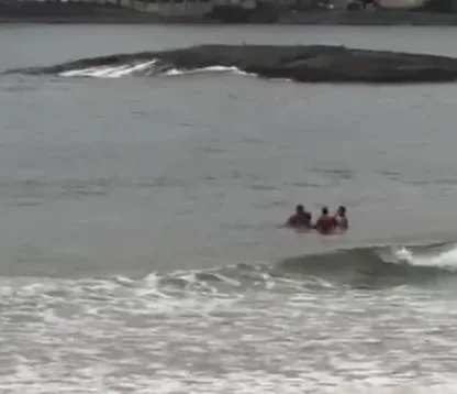 Turista mineiro é resgatado após se afogar em praia de Guarapari