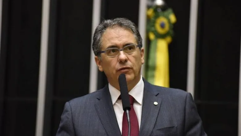 Líder do PT diz que Câmara não pode julgar Temer e ministros 'no atacado'