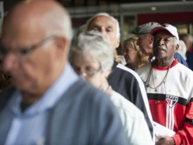 Câmara aprova regra sobre reajuste de salário mínimo que inclui aposentados