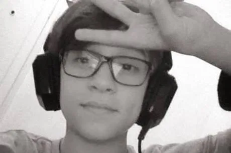 Amigos presenciam morte de jovem após jogo pela webcam