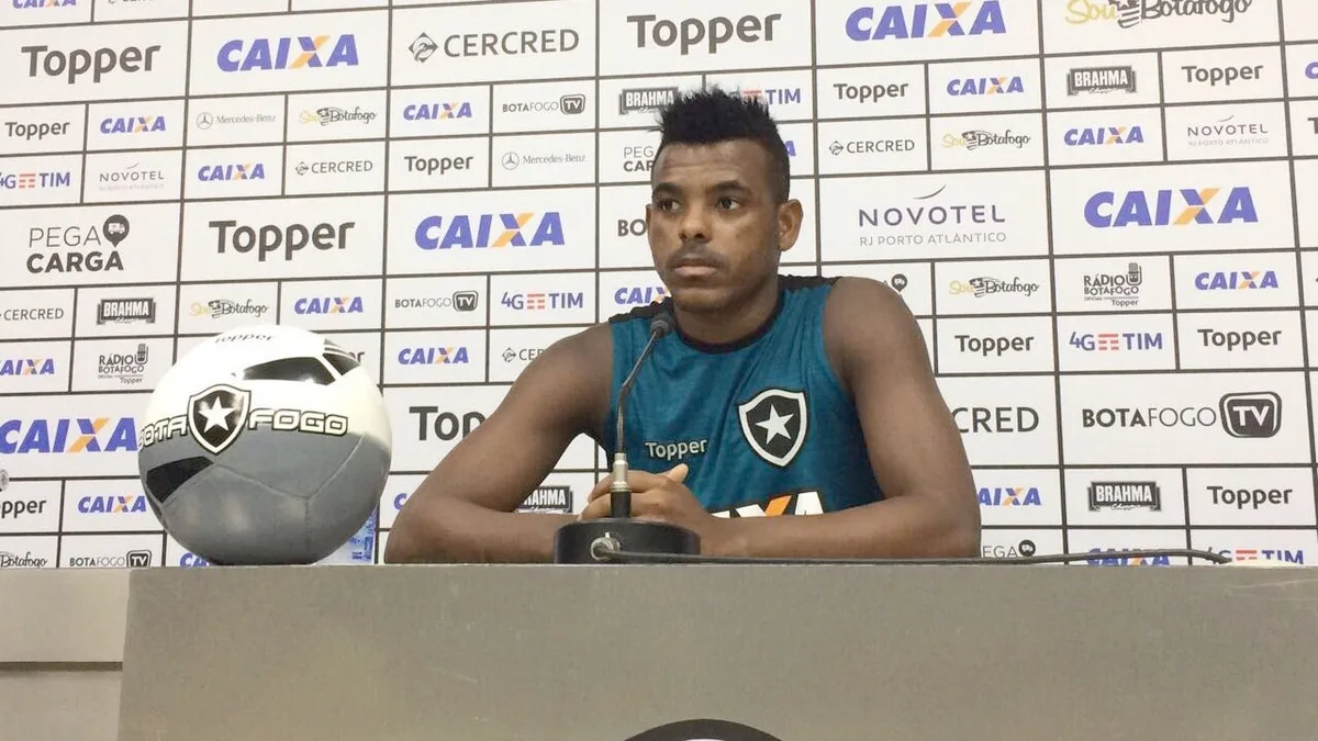 Destaque nas últimas partidas, Marcos Vinícius se diz feliz no Botafogo