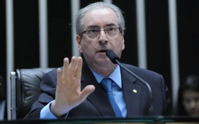 Adversários de Eduardo Cunha dizem que pena serve de 'exemplo'