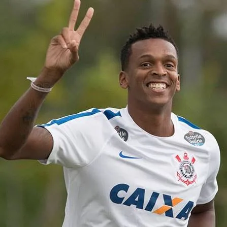 Corinthians descobre dependência do centroavante Jô no Campeonato Brasileiro