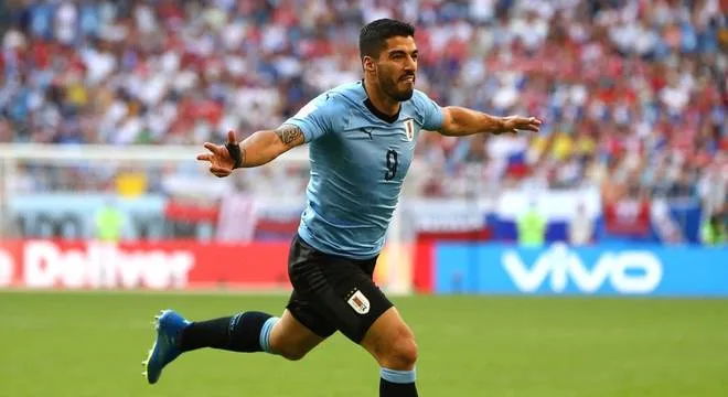 Após artroscopia, Suárez para por até 6 semanas e coloca Copa América em risco