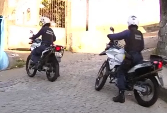 Moradores tentam voltar à rotina após tiroteio na região do Morro do Moscoso, em Vitória